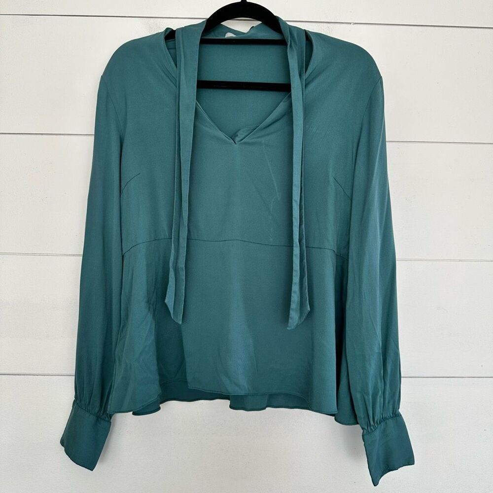 Becken Women’s 6 Emerald Tie Neck Silk Top Blouse